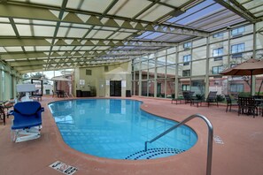 Indoor pool, sun loungers