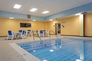 Una piscina cubierta