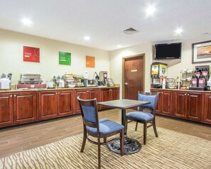 Colazione a buffet inclusa, servita tutte le mattine 