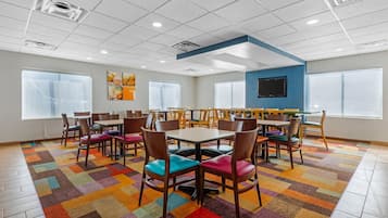 Free daily buffet breakfast