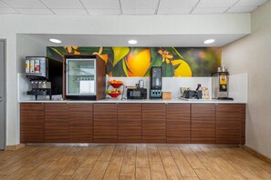 Free daily buffet breakfast  - Comfort Inn & Suites Mt. Laurel-Philadelphia (Mount Laurel)