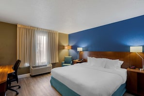 Habitación estándar, 1 cama de matrimonio grande, no fumadores | Ropa de cama de alta calidad, caja fuerte, escritorio