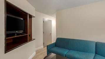 Premium bedding, in-room safe, desk, laptop workspace
