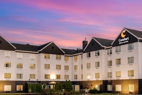Exterior. Comfort Inn & Suites Mt. Laurel-Philadelphia