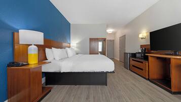 Premium bedding, in-room safe, desk, laptop workspace
