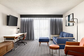 En 50-tommers Flatskjerm-TV med kabel-kanaler samt TV og Netflix