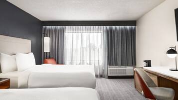 高档床上用品、羽绒被、加厚床垫、客房内保险箱