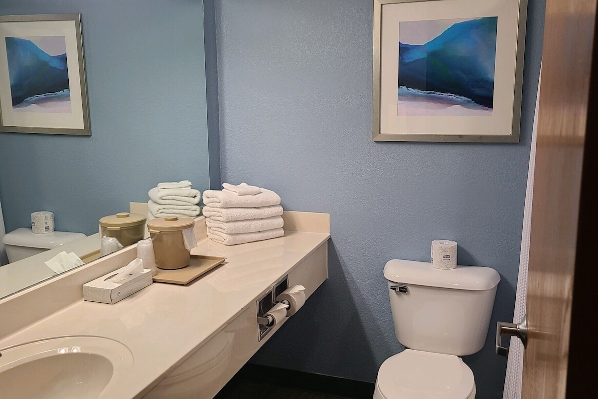 standard room, 1 king and 1 queen | bathroom | free toiletries, hair dryer, towels, soap