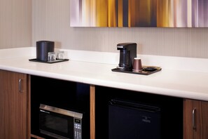 Desk, iron/ironing board, free rollaway beds, free WiFi