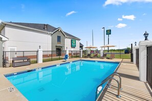 Seasonal outdoor pool, open 8:30 AM to 8:30 PM, pool loungers - Quality Inn Tallapoosa (Tallapoosa)