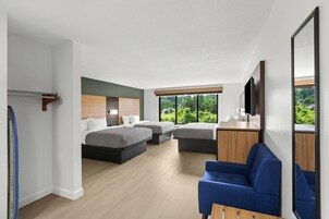 Habitación estándar, varias camas, no fumadores | Tabla de planchar con plancha y cunas gratuitas
