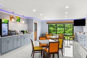 Free daily continental breakfast
