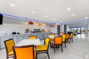 Free daily continental breakfast