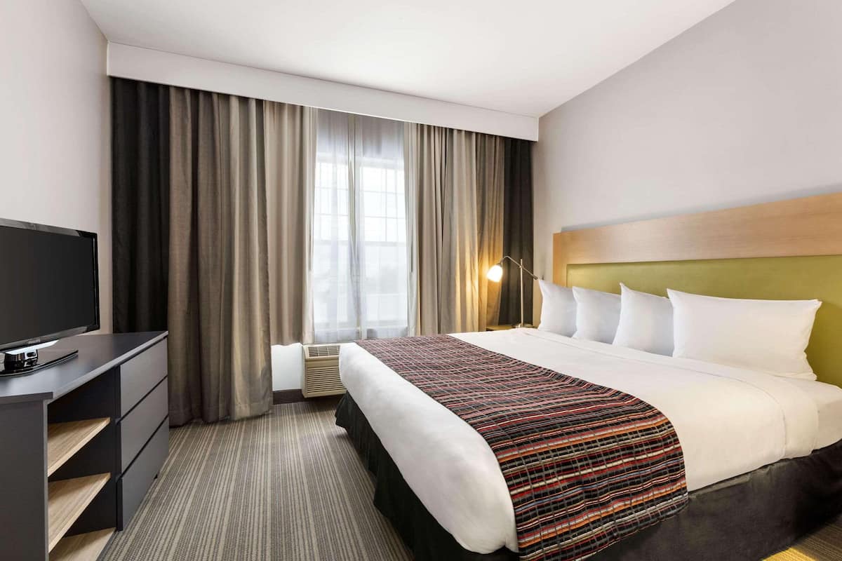 desk, iron/ironing board, free cots/infant beds, rollaway beds