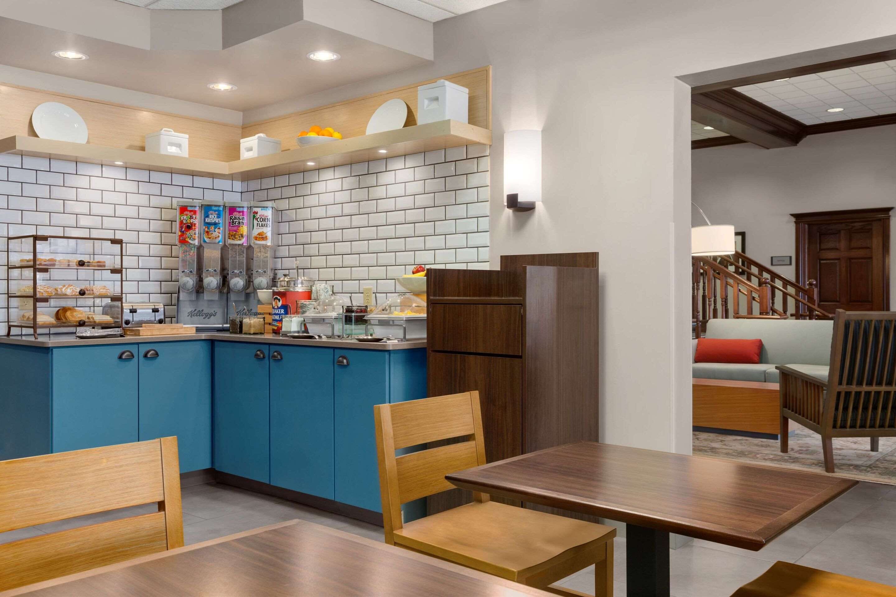 free buffet breakfast