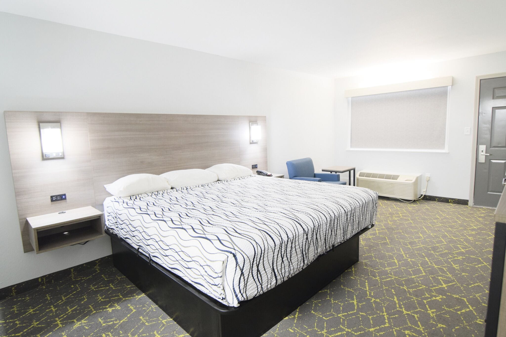 Room, 1 King Bed, Non Smoking | Desk, iron/ironing board, free WiFi, bed sheets