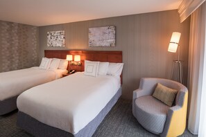 Desk, blackout curtains, iron/ironing board, free cots/infant beds - Courtyard by Marriott New Haven Orange-Milford (Orange)