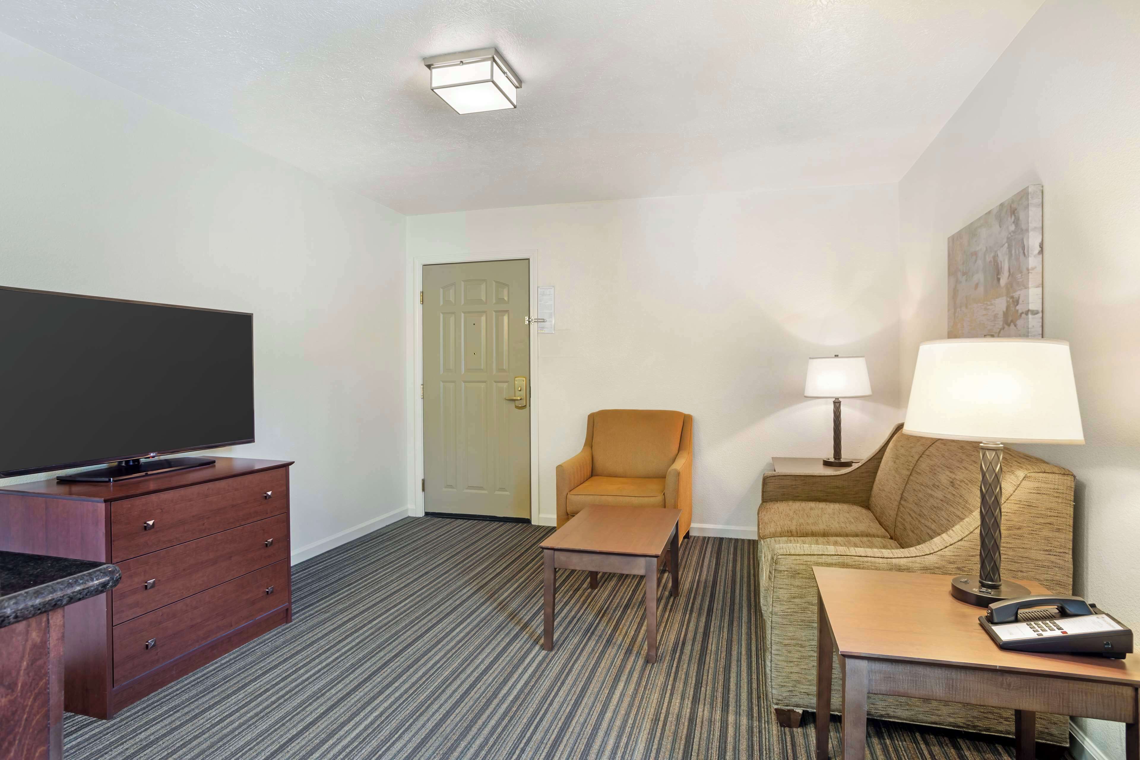 suite, 1 king bed, non smoking, refrigerator & microwave | desk, iron/ironing board, internet, bed sheets