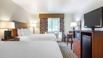 Bureau, fer et planche Ă repasser, Internet, draps fournis