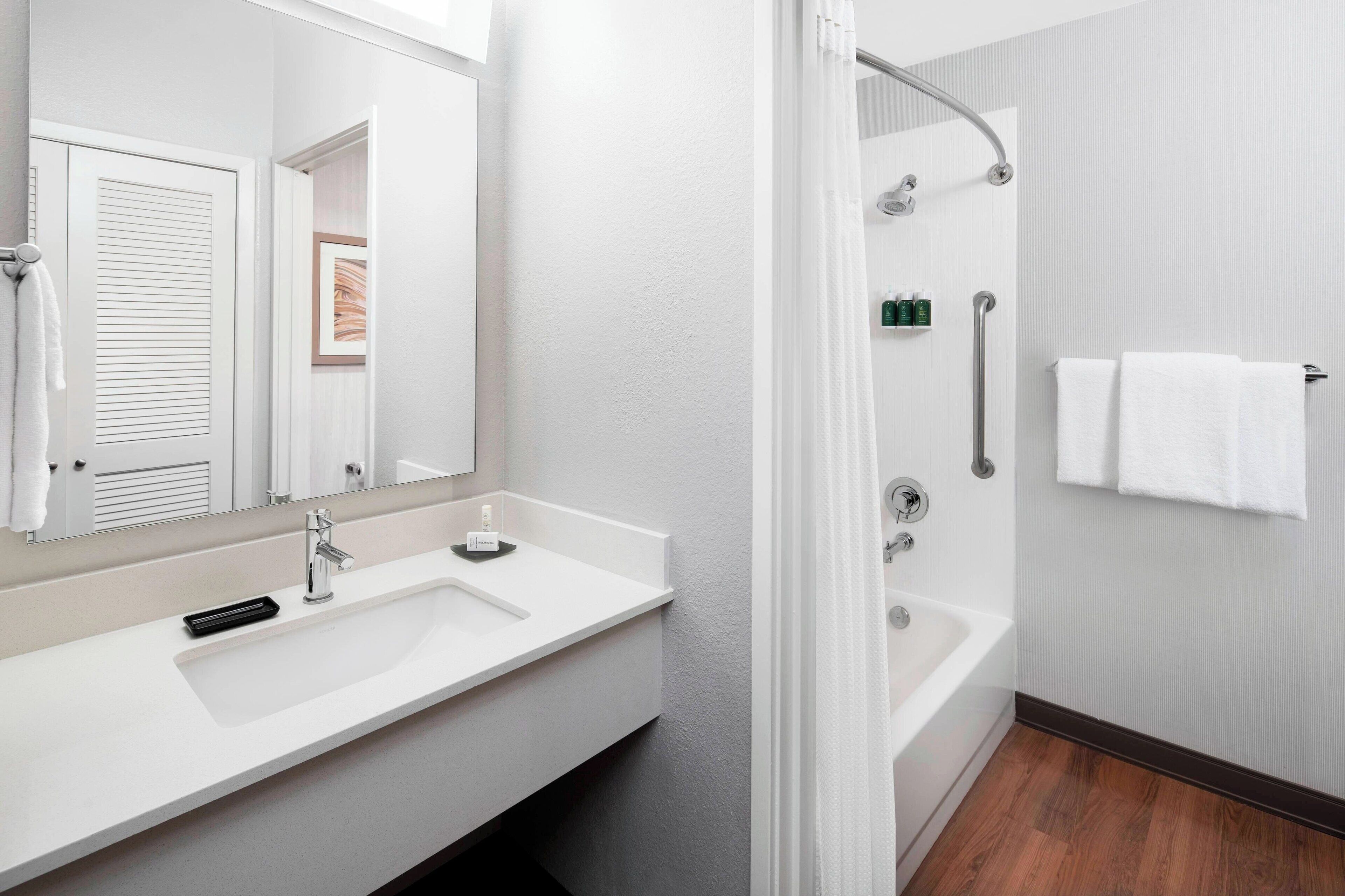 combined shower/bathtub, free toiletries, hair dryer, towels