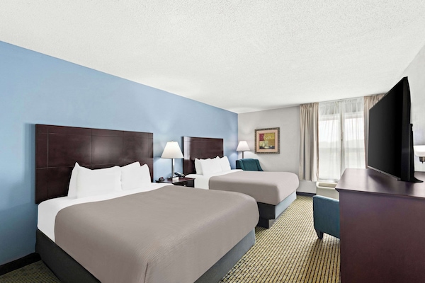 Standardrum - 2 queensize-sängar - icke-rökare | Skrivbord, arbetsyta för laptop, strykjärn/strykbräda och gratis wi-fi