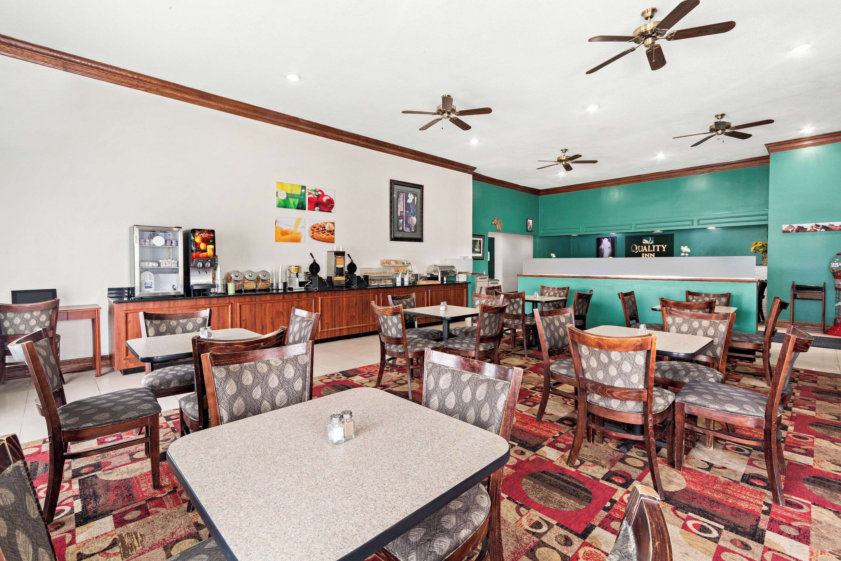 Free buffet breakfast 