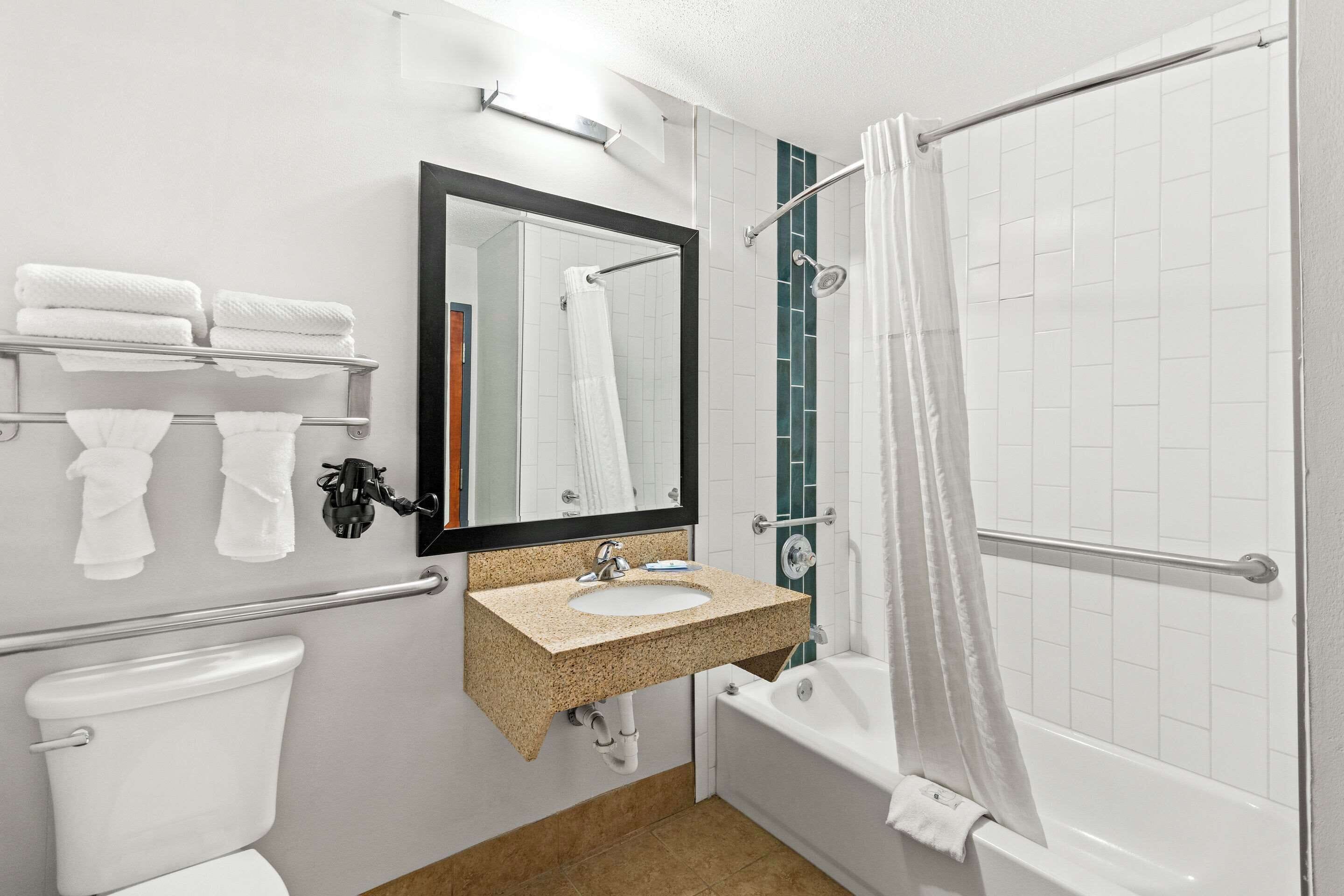 Desk, laptop workspace, iron/ironing board, free WiFi