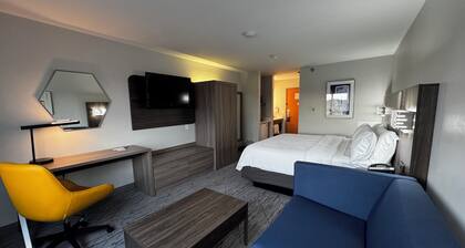 Holiday Inn Express Deforest (Madison Area) by IHG