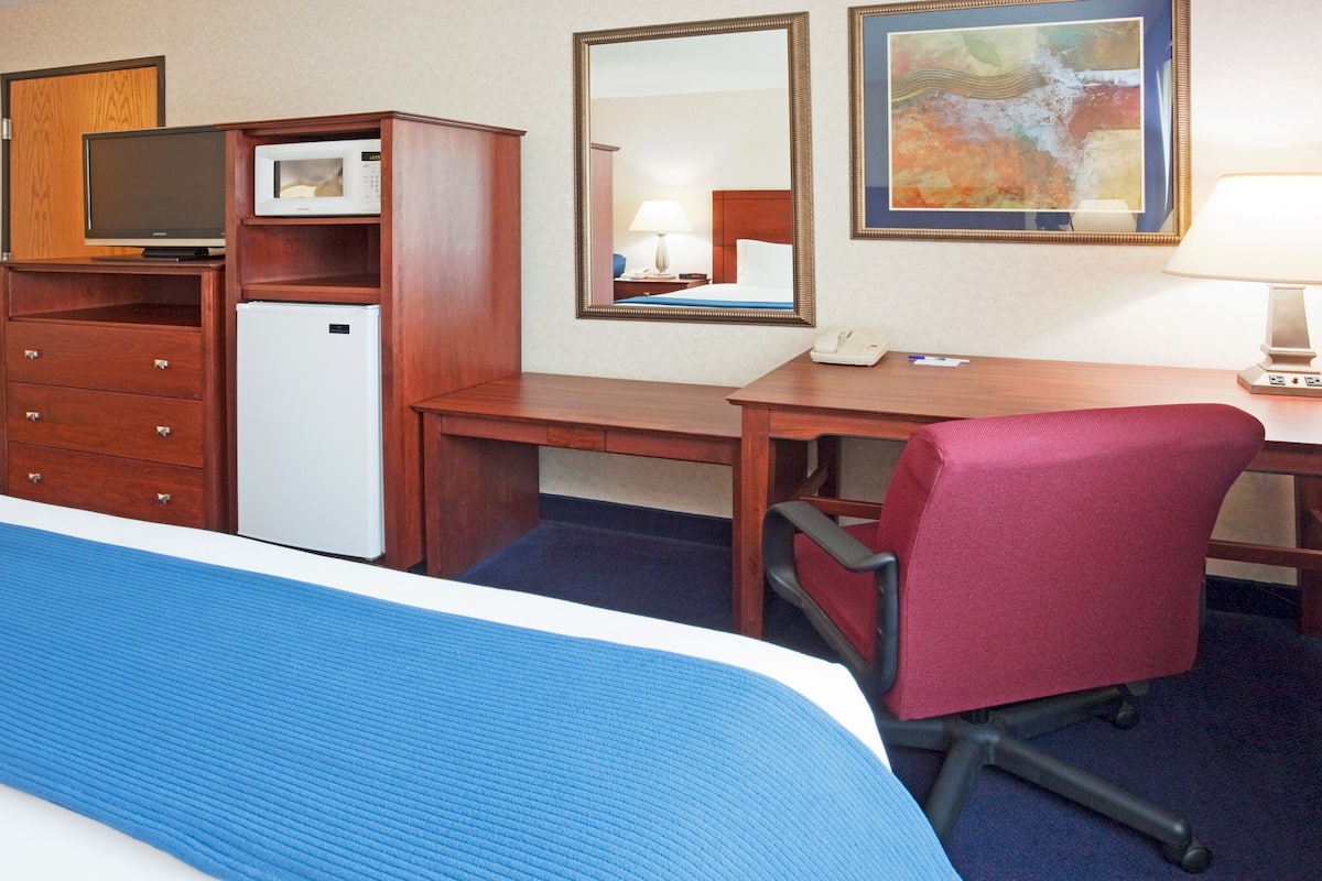 Blackout curtains, iron/ironing board, free WiFi, bed sheets