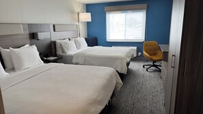 Blackout drapes, iron/ironing board, free WiFi, bed sheets - Holiday Inn Express Deforest (Madison Area) by IHG (De Forest)
