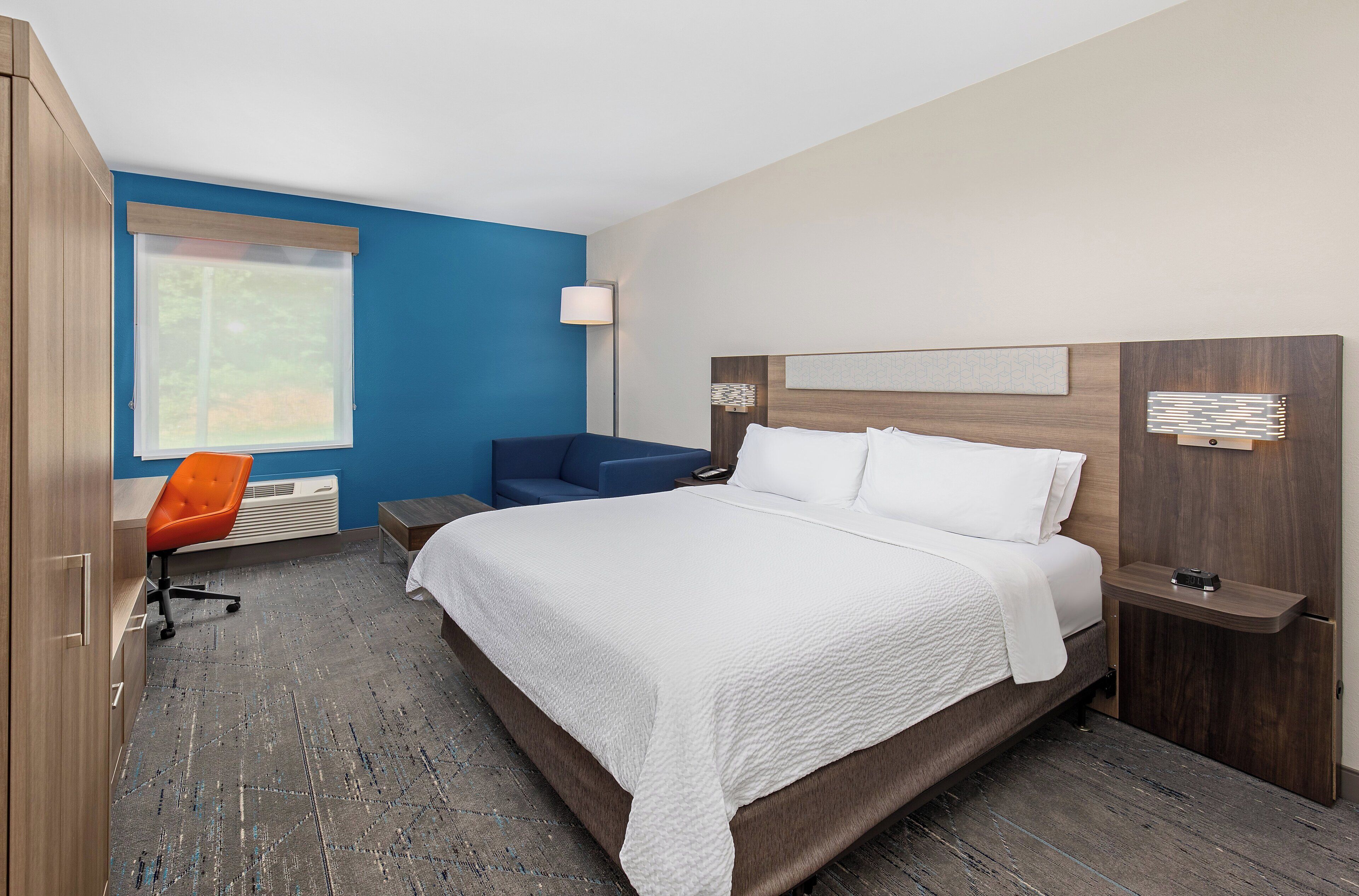 Hypo-allergenic bedding, in-room safe, desk, laptop workspace