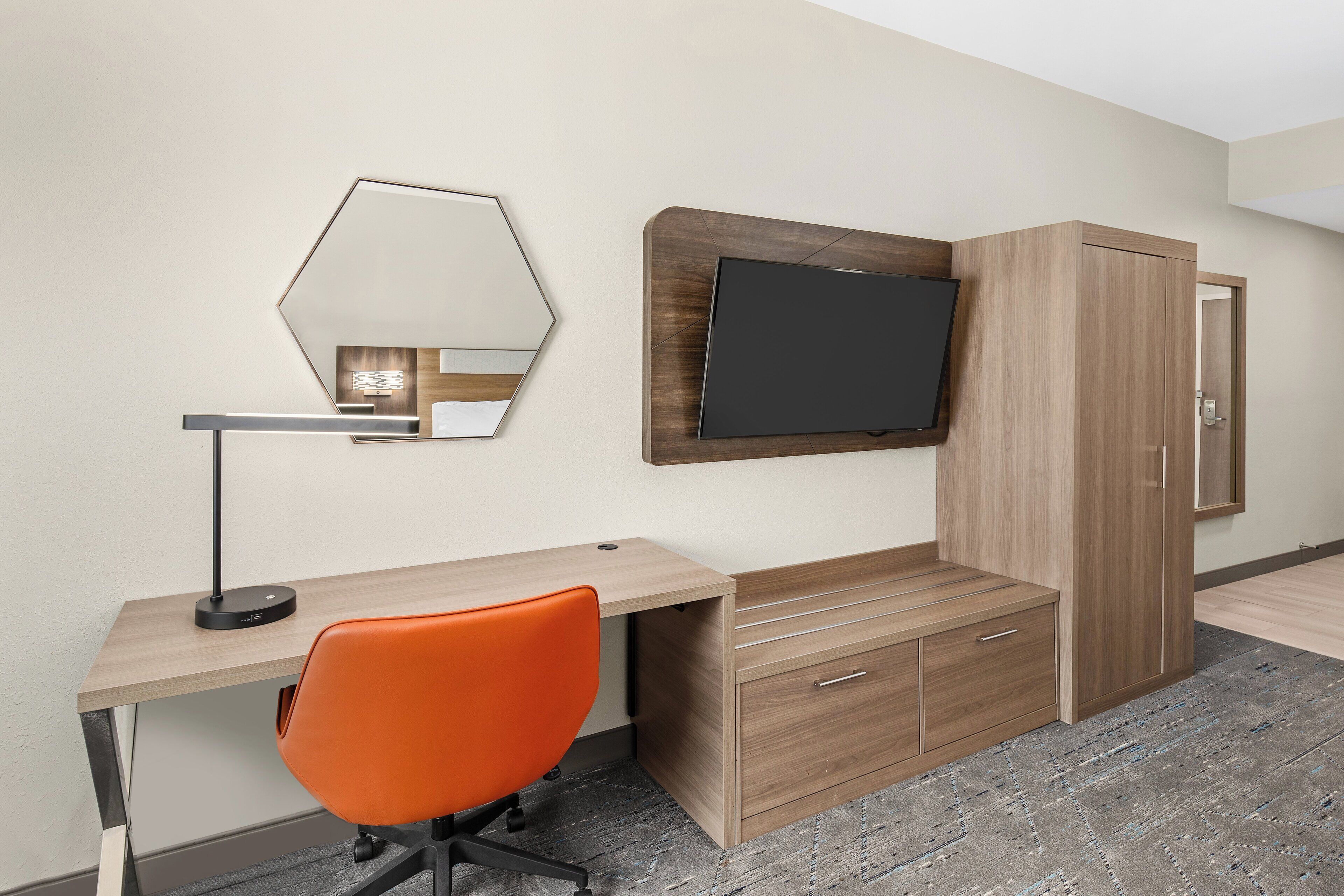 standard room, 1 king bed (communications, mobility) | hypo-allergenic bedding, in-room safe, desk, laptop workspace