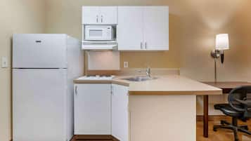 Studio Suite, 1 Queen Bed, Non Smoking | Desk, laptop workspace, iron/ironing board, free WiFi