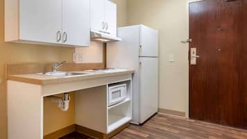 Studio Suite, 1 Queen Bed, Accessible, Non Smoking | Desk, laptop workspace, iron/ironing board, free WiFi