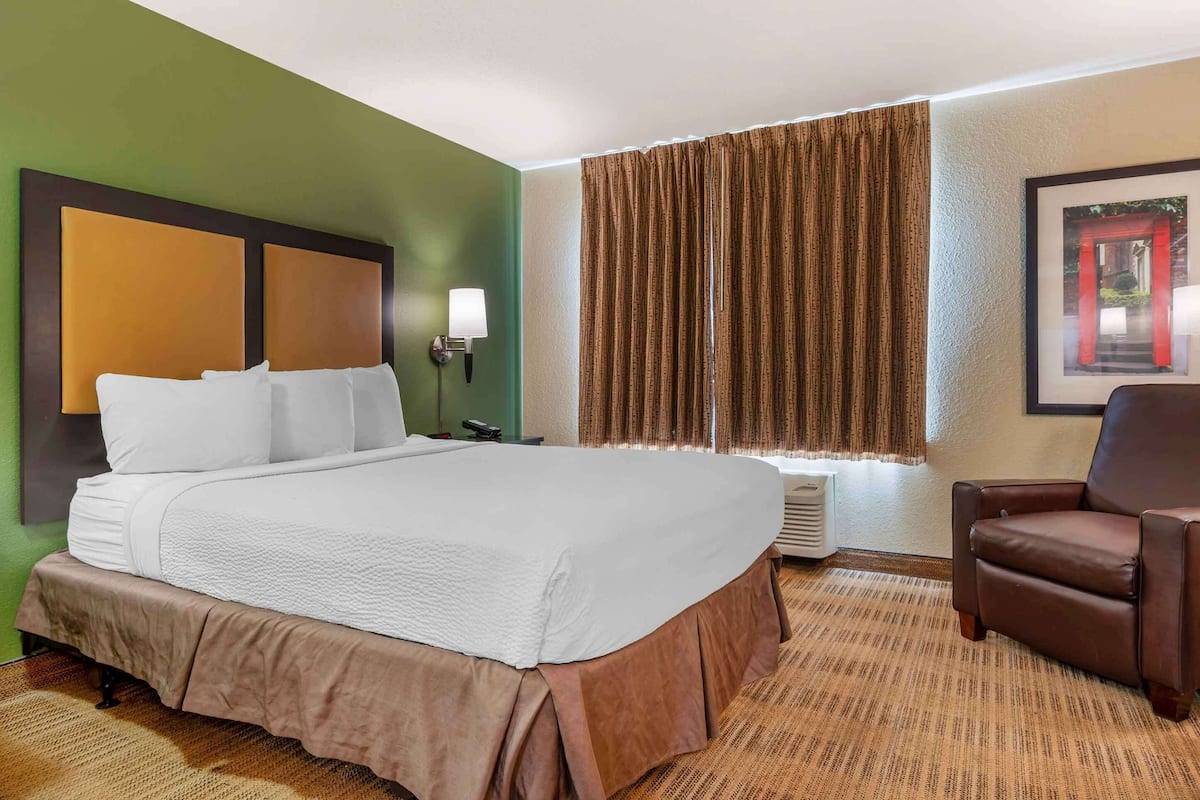 Studio Suite, 1 Queen Bed, Accessible, Non Smoking | Desk, laptop workspace, iron/ironing board, free WiFi