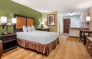Suíte estúdio, 1 cama Queen, para não fumantes | 1 quarto, escrivaninha, espaço de trabalho para notebook