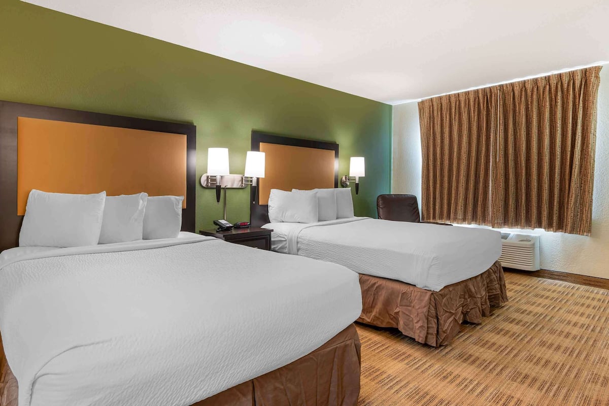Studio Suite, 2 Double Beds, Non Smoking | Desk, laptop workspace, iron/ironing board, free WiFi