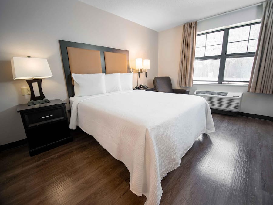 Desk, laptop workspace, iron/ironing board, free WiFi