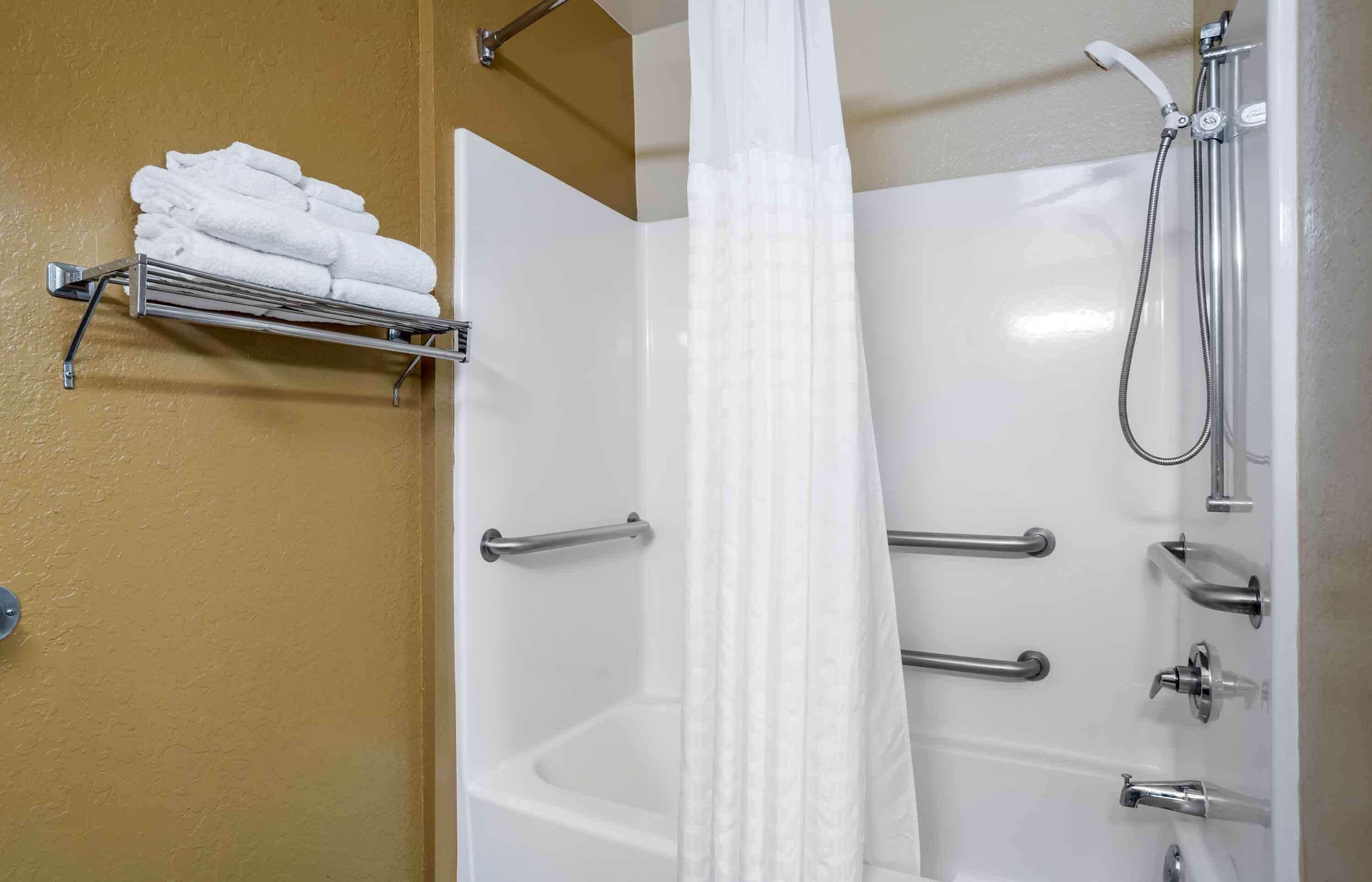 studio, 1 queen bed, accessible, non smoking | bathroom | combined shower/bathtub, free toiletries, hair dryer, towels