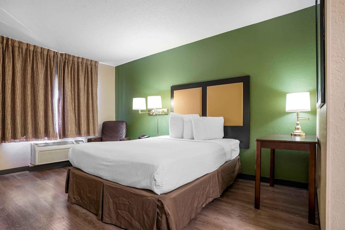 Studio, 1 Queen Bed, Accessible, Non Smoking | Desk, laptop workspace, blackout curtains, iron/ironing board