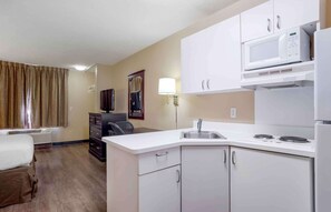 Studio, 1 Queen Bed, Non Smoking