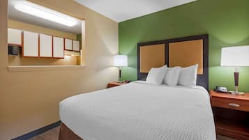 Deluxe Studio, 1 Queen Bed with Sofa bed, Non Smoking | Desk, iron/ironing board, free WiFi