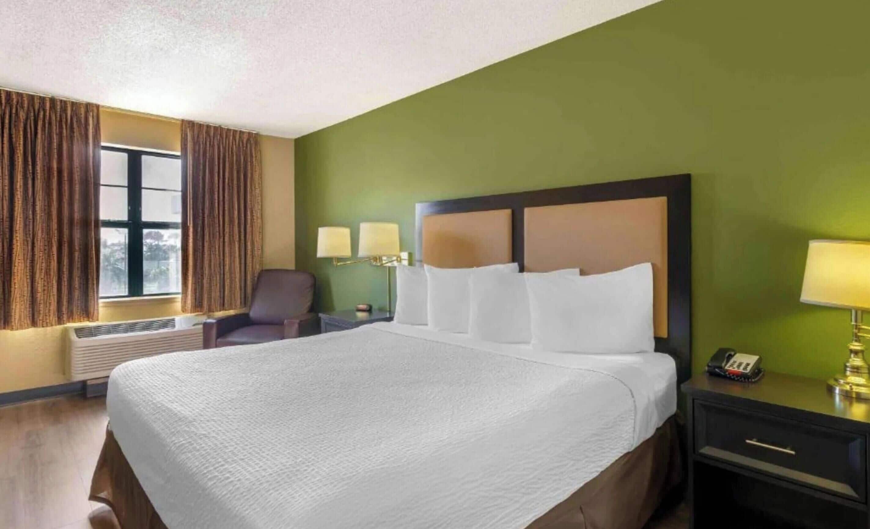 Room, 1 King Bed, Non Smoking, Kitchen (Shower) | Desk, iron/ironing board, free WiFi, bed sheets