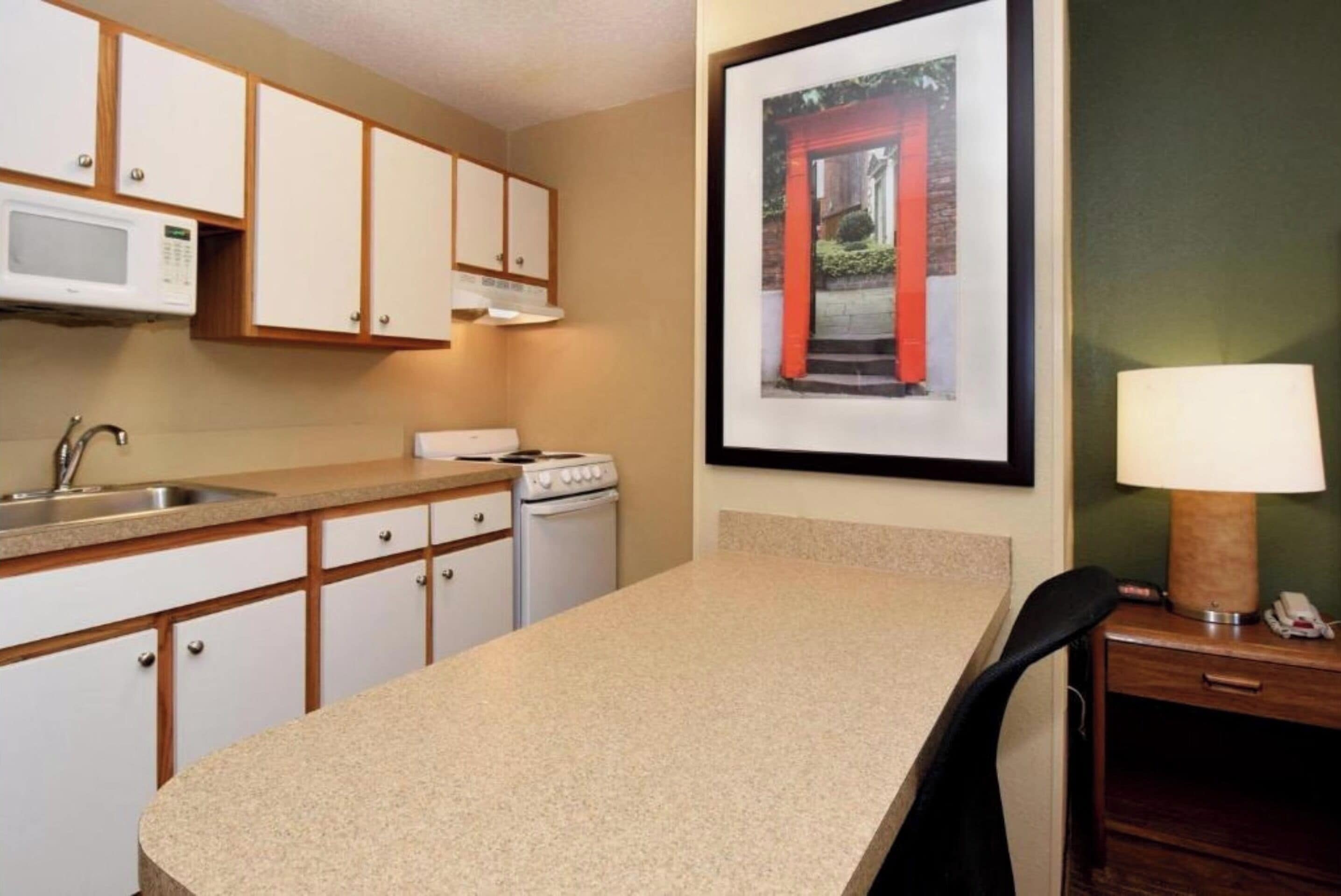 Room, 2 Double Beds, Non Smoking, Kitchen | Private kitchenette | Fridge, microwave