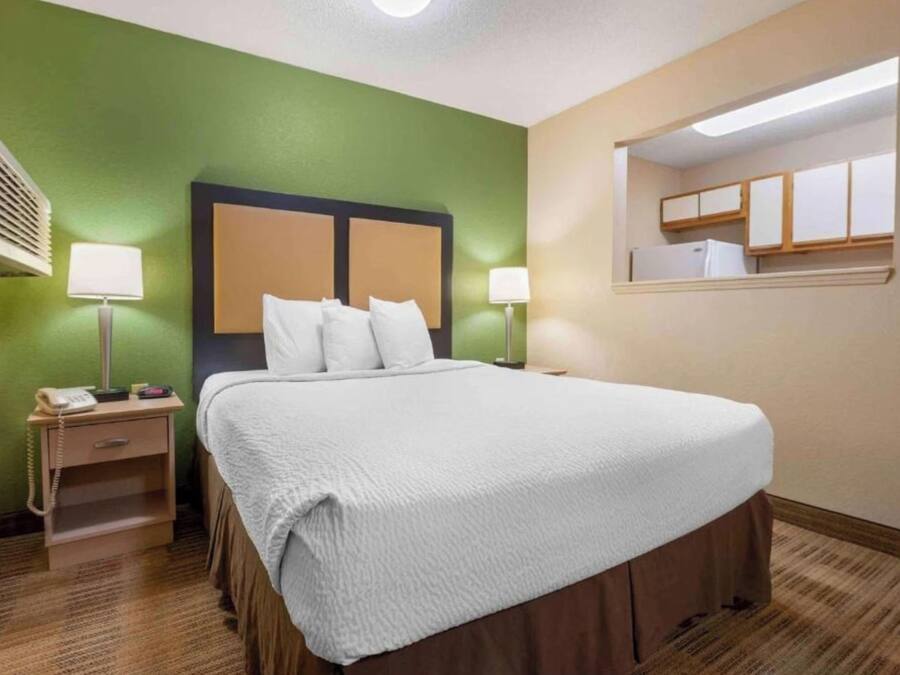 Room, 1 Katil Raja (King), Non Smoking, Kitchen (Shower) | Meja, seterika/papan seterika, Wi-fi percuma, cadar katil
