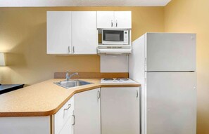 Private kitchen - Extended Stay America Select Suites Tampa N USF Attractions (Tampa)