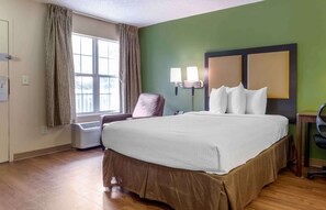 Desk, iron/ironing board, free WiFi, bed sheets - Extended Stay America Select Suites Raleigh RDU Airport (Morrisville)