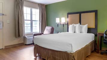 Studio, 1 Queen Bed, Non Smoking | Desk, iron/ironing board, free WiFi, bed sheets