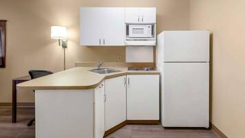 Studio, 2 Double Beds, Non Smoking | Private kitchen | Fridge, microwave, stovetop