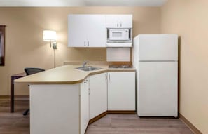 Studio, 2 Double Beds, Non Smoking | Private kitchen | Fridge, microwave, stovetop - Extended Stay America Select Suites Raleigh RDU Airport (Morrisville)